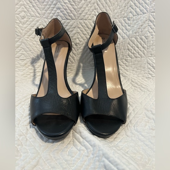 Giani Bernini Memory Foam Peep Toe T Strap Pumps Black Size 11 - Picture 2 of 12